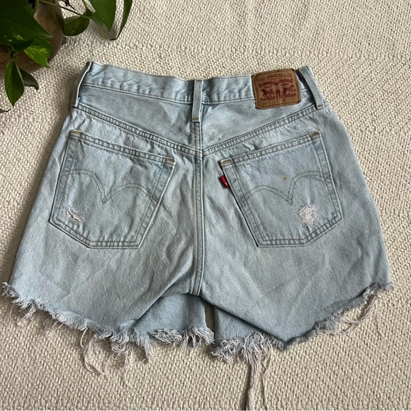 Levi’s 501 Light Wash Cut Off High Waisted Denim Shorts - Picture 4 of 7